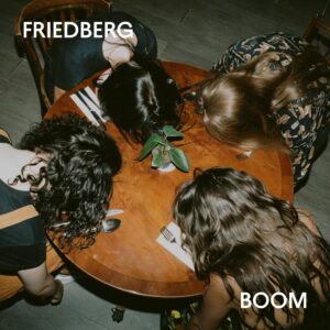 Bayerische Kleinstadt explodiert! Friedberg mit Debüt-Single Boom