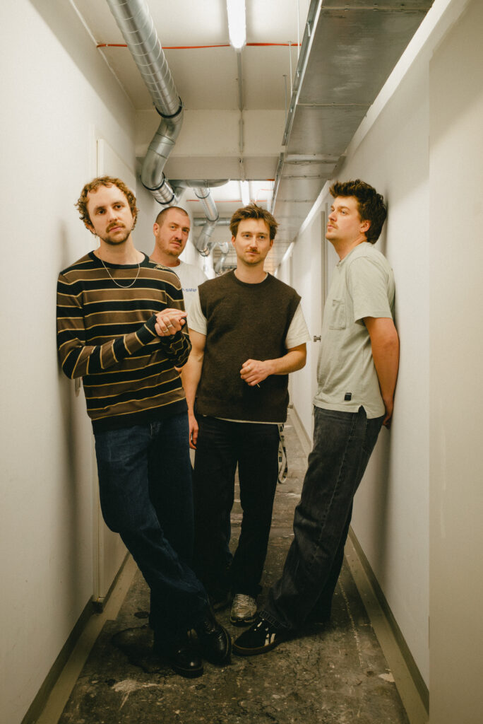 Die Band im Kellerflur