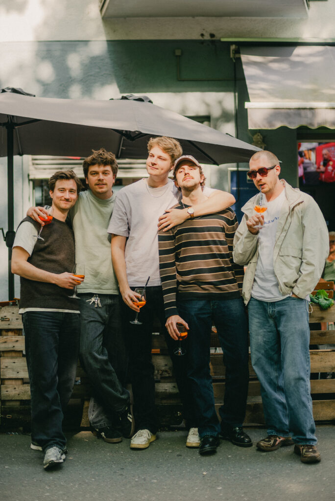 Die Band beim Aperol trinken